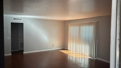 Country Club Apartments in Lemoore, CA - Building Photo - Building Photo