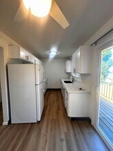 4525 SW Luradel St-Unit -4525A in Portland, OR - Foto de edificio - Building Photo