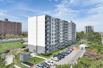 Lakeview Place in Mississauga, ON - Building Photo - Building Photo