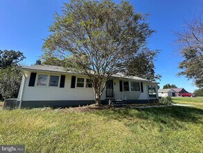 9215 Wills Rd in Bel Alton, MD - Foto de edificio - Building Photo