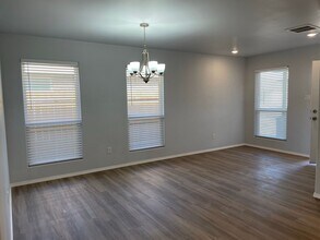 1305 N Dover Ave in Lubbock, TX - Building Photo - Building Photo