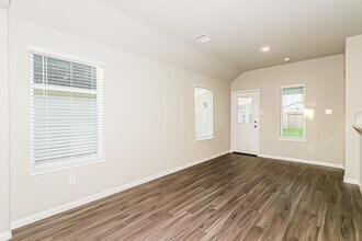 5127 Shelby Katherine Dr in Rosharon, TX - Foto de edificio - Building Photo