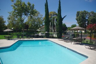 Peppertree in Pittsburg, CA - Foto de edificio - Building Photo