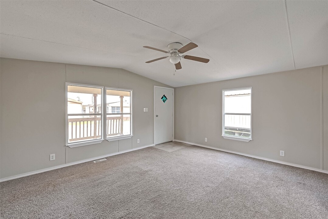 9553 TX-321 in Dayton, TX - Building Photo