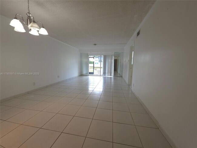 8940 S Hollybrook Blvd, Unit 109 in Pembroke Pines, FL - Building Photo - Building Photo