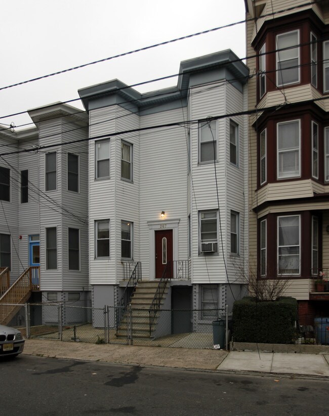 267 Webster Ave in Jersey City, NJ - Building Photo - Building Photo