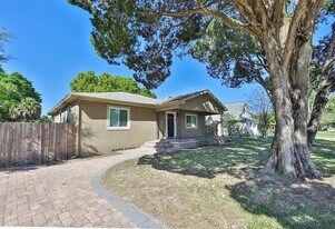 3219 W Leroy St in Tampa, FL - Building Photo
