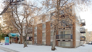 Seventh Street Manor in Edmonton, AB - Building Photo - Building Photo