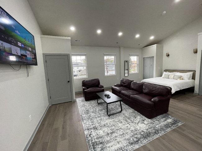 2253 N Kenwood Ave in Indianapolis, IN - Foto de edificio - Building Photo