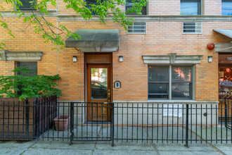 192 Meserole Ave in Brooklyn, NY - Building Photo - Building Photo