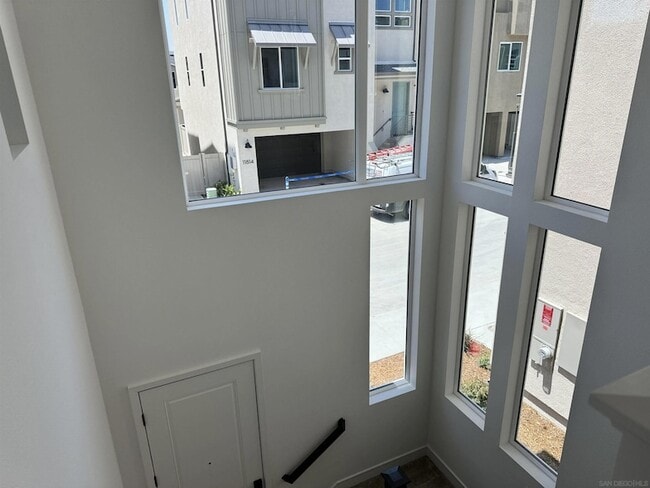 11830 Ella Wy, Unit B in San Diego, CA - Building Photo - Building Photo