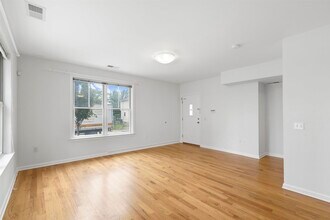 437 Whiton St in Jersey City, NJ - Building Photo - Building Photo