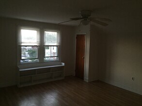 7111 Rising Sun Avenue, Unit 3 rd floor in Philadelphia, PA - Foto de edificio - Building Photo