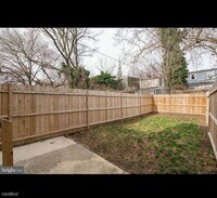 37 E Collom St - 10