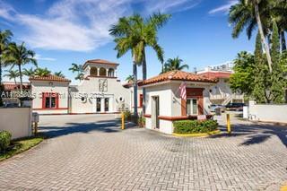 6709 N Kendall Dr in Miami, FL - Building Photo - Building Photo