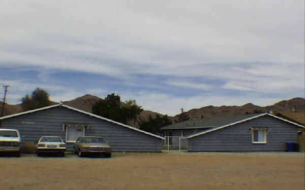 Serrano Road in Apple Valley, CA - Foto de edificio - Building Photo