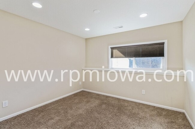 property at 7878 Cottonwood Ln