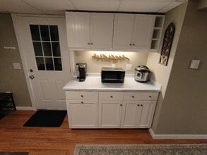 27 Claulise Ln in Mashpee, MA - Foto de edificio - Building Photo