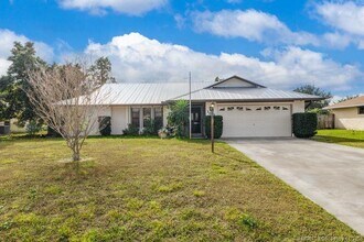160 SE Duxbury Ave in Port St. Lucie, FL - Building Photo - Building Photo