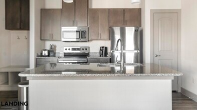 12500 Shadowglen Trce, Unit 9302 in Manor, TX - Foto de edificio - Building Photo