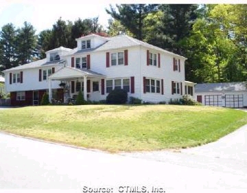 28 Salmon Dr in Plainfield, CT - Building Photo