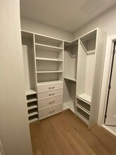 635 Slaters Ln in Alexandria, VA - Foto de edificio - Building Photo