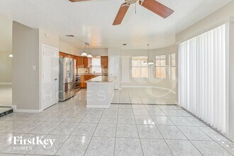 8571 Spring Green Dr in Houston, TX - Foto de edificio - Building Photo
