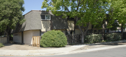 Lavetta Arms Apartments in Concord, CA - Building Photo - Building Photo