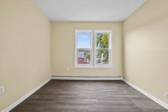 162-166 Manchester Avenue, 4 Second Floor in Paterson, NJ - Building Photo - Building Photo