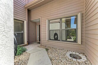 3946 Wilshire Cir E in Sarasota, FL - Building Photo - Building Photo