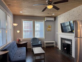 915 8th St, Unit 1 in Galveston, TX - Building Photo