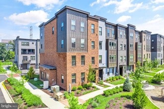 12921 Sunrise Ridge Aly in Herndon, VA - Building Photo - Building Photo