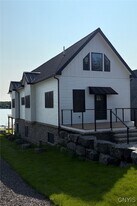 14826 Hadcock Dr in Sterling, NY - Building Photo