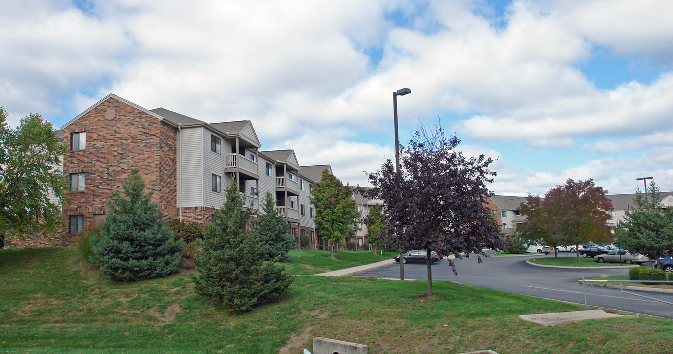 Hoover Place in Dayton, OH - Building Photo