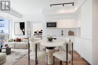 327-4327 King St W in Toronto, ON - Building Photo - Building Photo