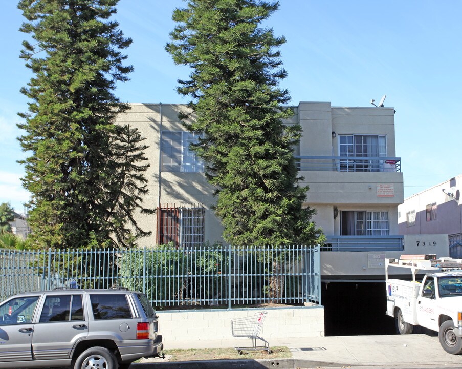 7319 Milwood Ave in Canoga Park, CA - Building Photo