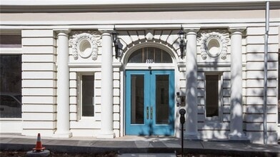 100 N Royal St in Mobile, AL - Foto de edificio - Building Photo