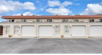 11 Dondanville Rd in St. Augustine, FL - Building Photo