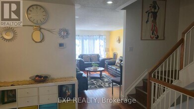 1052 Candlewood St in Ottawa, ON - Building Photo - Building Photo