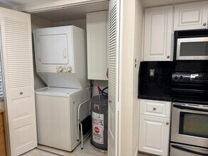 1700 NW 80th Ave in Margate, FL - Building Photo - Building Photo