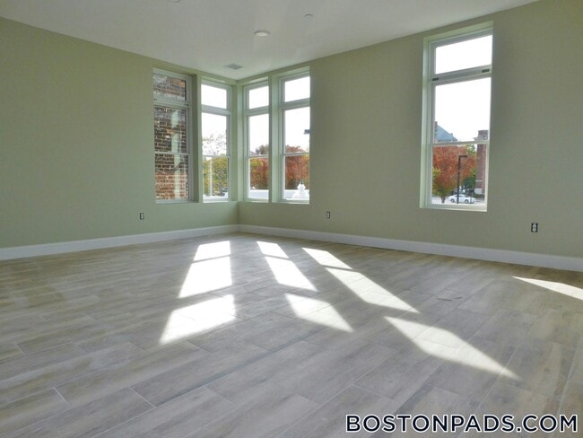10 Roxbury St, Unit 5