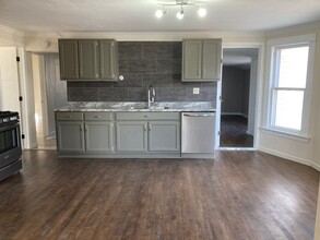 213 Lake Ave W, Unit 2 in Ladysmith, WI - Foto de edificio - Building Photo
