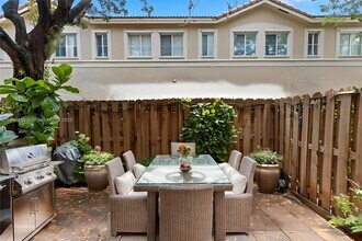 8245 NW 108th Ave in Doral, FL - Building Photo - Building Photo