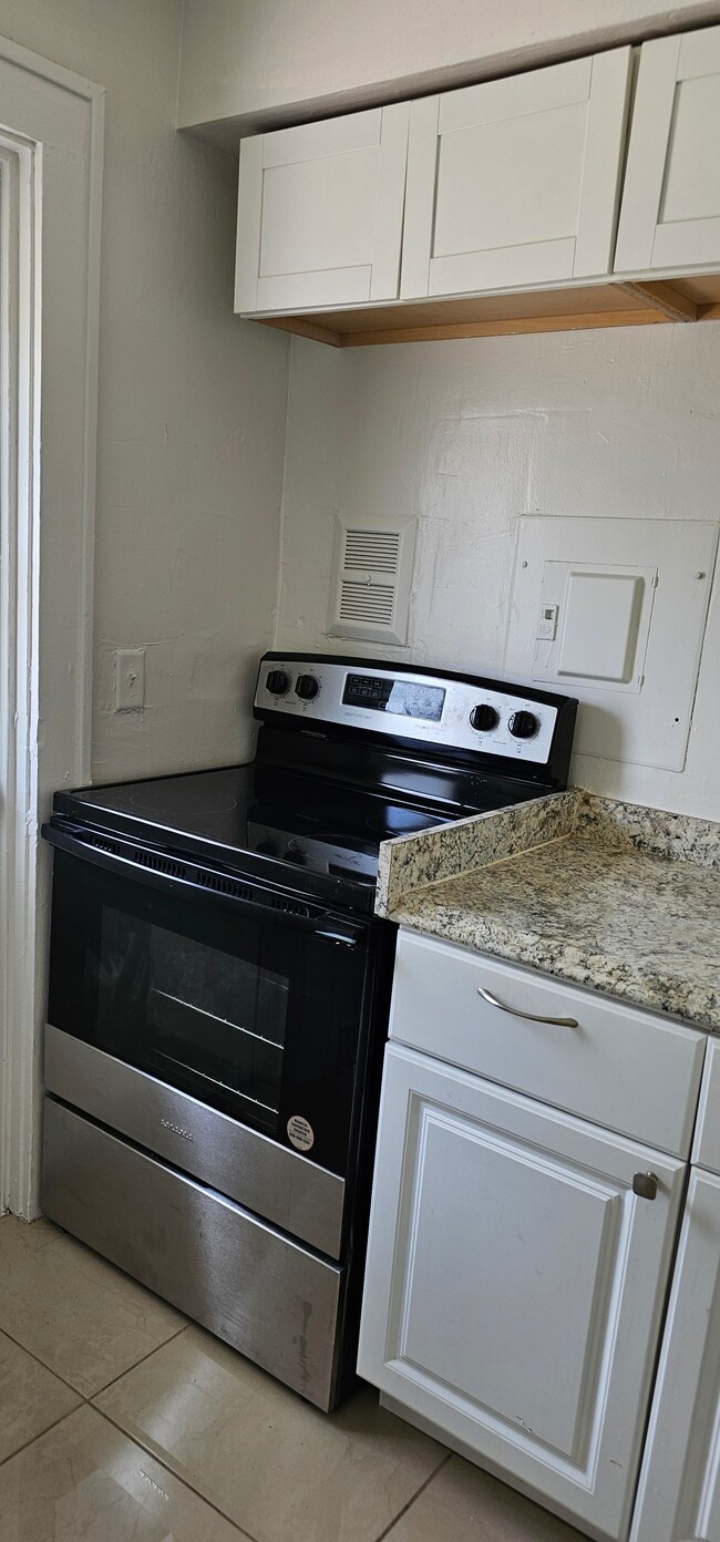 319 Kenilworth Blvd, Unit 319