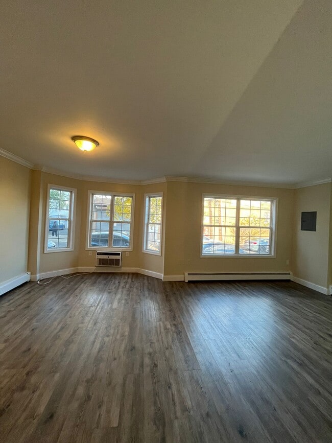 35 Fairview Ave, Unit 1 in Jersey City, NJ - Foto de edificio - Building Photo