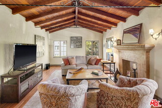 855 N La Jolla Ave in Los Angeles, CA - Building Photo - Building Photo