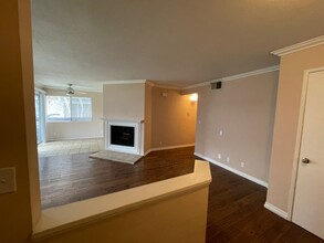 26758 Claudette St-Unit -425 in Santa Clarita, CA - Building Photo - Building Photo