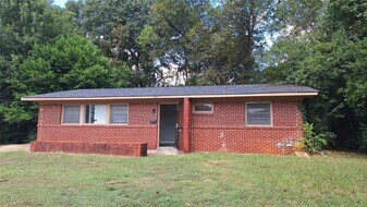 3827 Harrison Rd in Montgomery, AL - Building Photo