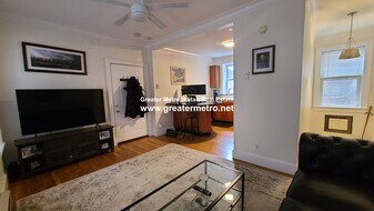 4 Powers Ct, Unit C in Boston, MA - Building Photo