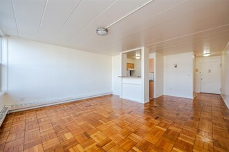 5 Duryea Pl-Unit -2F in Lynbrook, NY - Building Photo - Building Photo